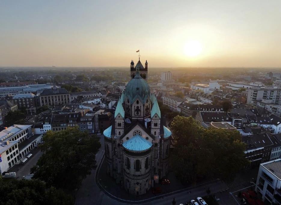 1 Og Direkt An Der Laga 2026 - Moderne Stadtwohnung Am Neusser Markt! Luaran gambar